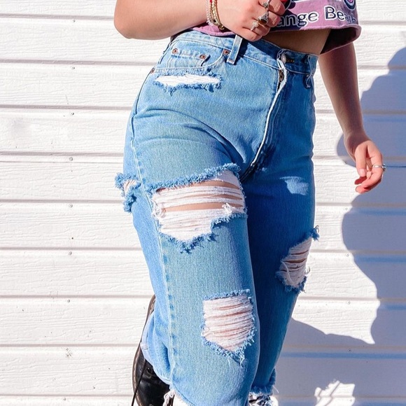 512 Levi’s Vinatge Distressed Tapered Jeans - Picture 2 of 5